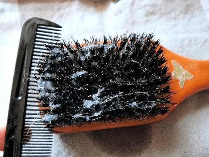 WD40 HACKS - Hairbrush Cleaning