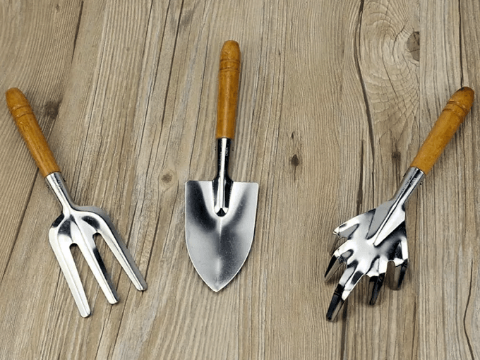 WD40 HACKS - Splinter-Proofing Wooden Handles